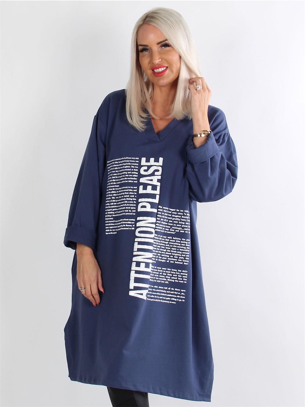 Elly - Armygrøn joggingkjole med hvid tekst foran